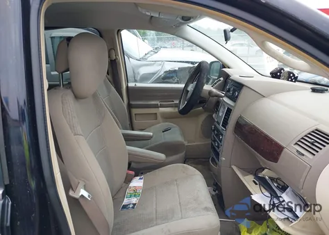 2010 Chrysler Town & Country New Lx z USA, uszkodzony, nr VIN 2A4RR2D15AR456363